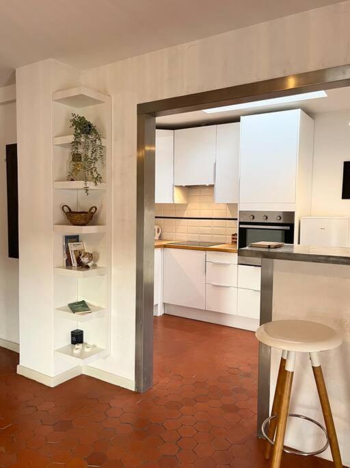 Appartement A Pied Du Centre Avec Place De Parking Арль Экстерьер фото
