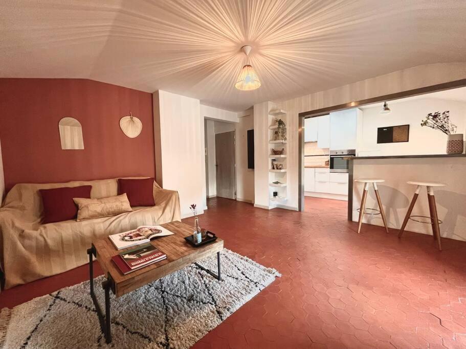 Appartement A Pied Du Centre Avec Place De Parking Арль Экстерьер фото